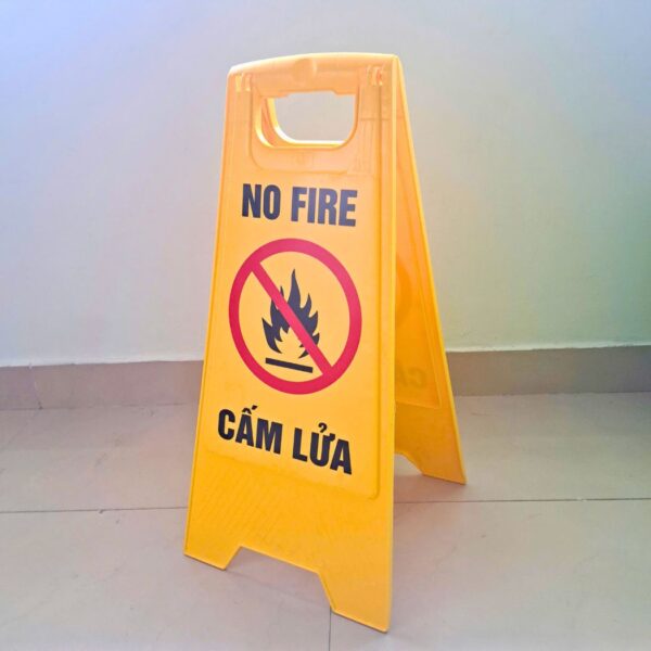 Bảng cảnh báo chữ A nhựa PE dạng gấp gọn nhiều mẫu